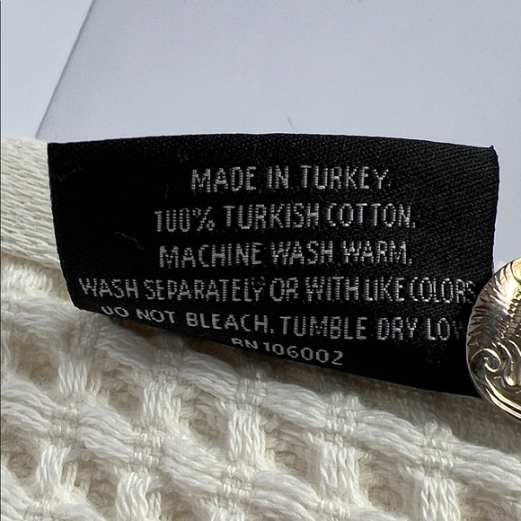 Hotel Balfour Bath Towel Set Off White Lightweight Waffle Texture Set of 2 NEW - Picture 6 of 6